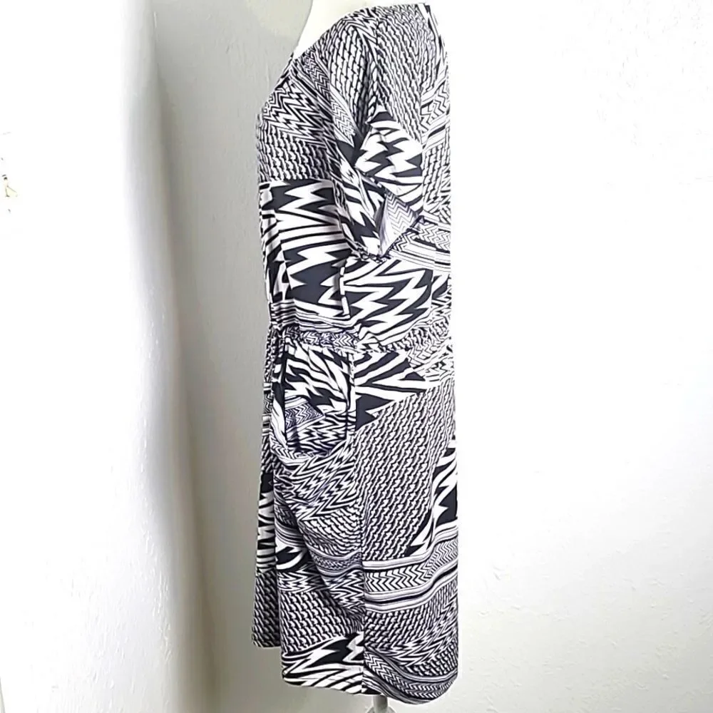 Dots Black & White Aysemetrical Print Dress with Pockets in Front, Size Medium